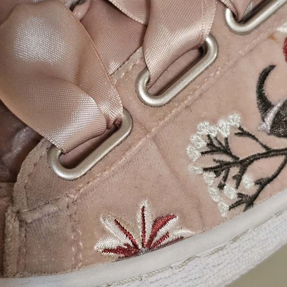 Puma Heart Hyper Peach Velvet Floral Embroidery Sneakers Women's Size 7.5 - Picture 14 of 14